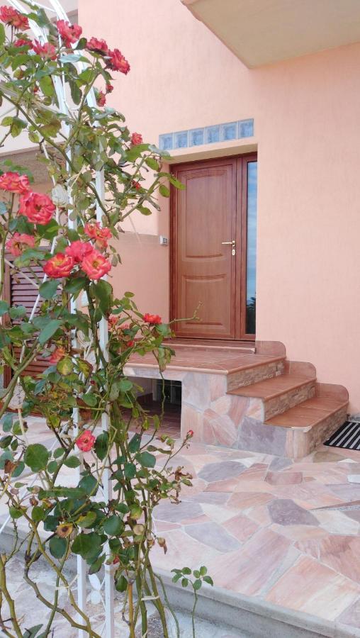The Roses Garden Bed and Breakfast La Maddalena  Eksteriør billede