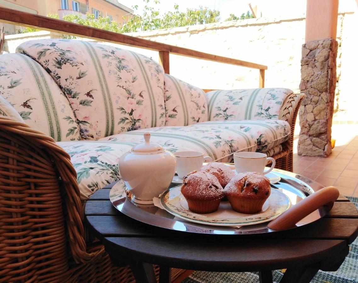 The Roses Garden Bed and Breakfast La Maddalena  Eksteriør billede